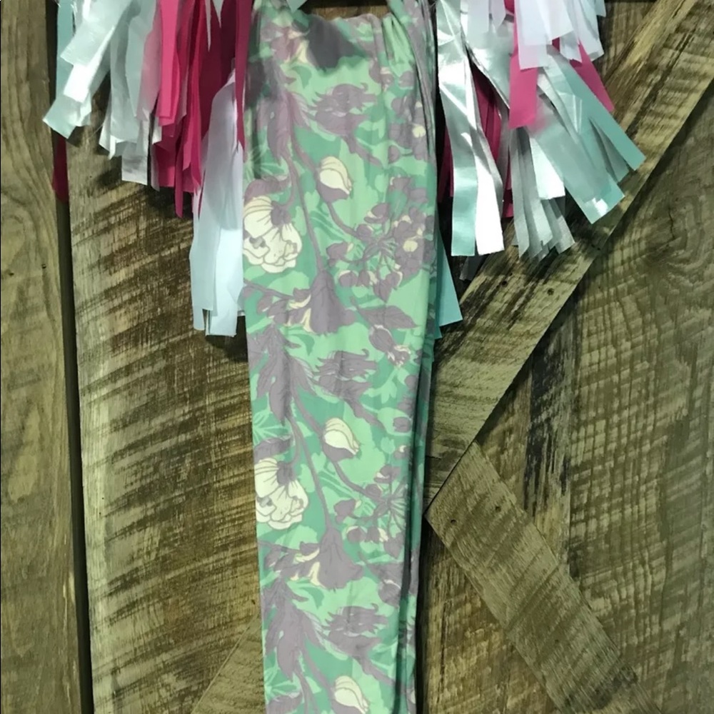 LuLaRoe Green and Purple Flower One Size Leggings!